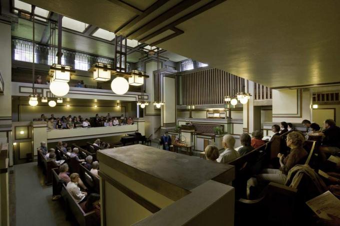 Unity Temple interiør af Frank Lloyd Wright, med rigelig brug af åben plads