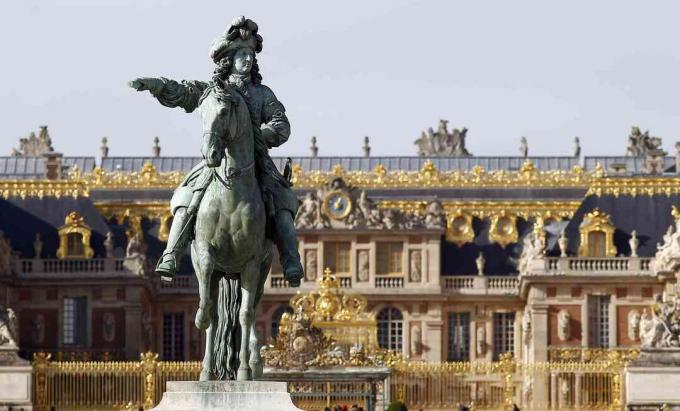 Chateau De Versailles-statue af kong Louis XIV