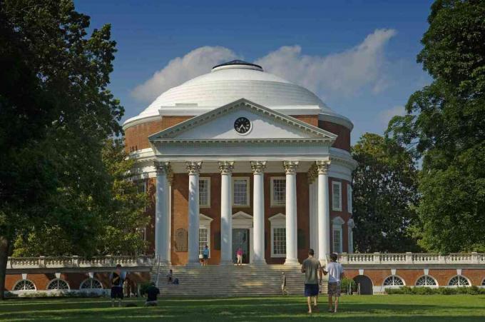 USA, Virginia, University of Virginia Rotunda og akademisk landsby. Grundlagt af Thomas Jefferson; Charlottesville