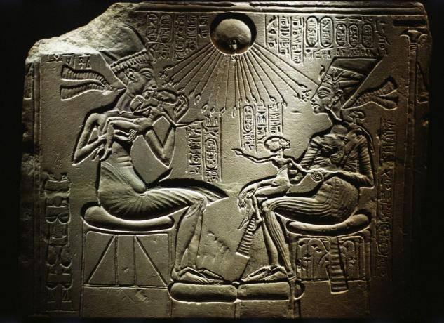 Akhenaten og Nefertiti med deres børn