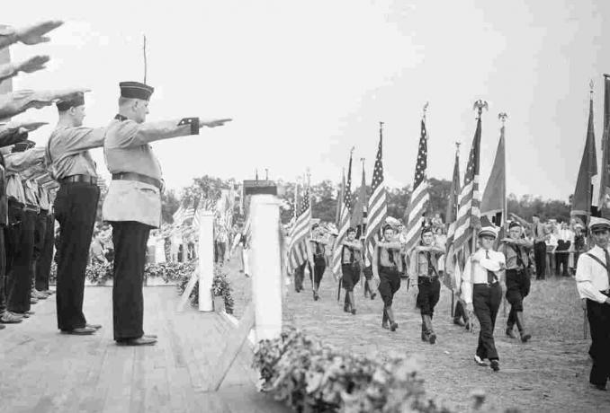 Foto af den tyske amerikanske bunds parade ved lejren i New Jersey.