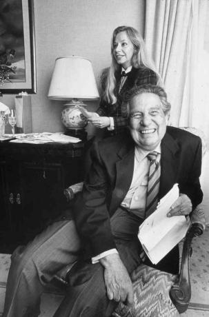 Octavio Paz med sin kone Marie-José efter at have vundet Nobelprisen