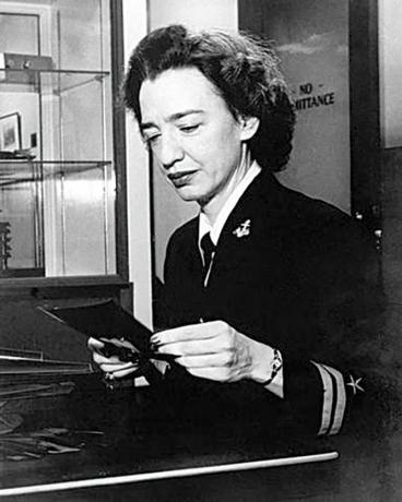 Lt. j.g. Grace Brewster Hopper arbejder ved Bureau of Ordnance Computation Project, Harvard University, Cambridge, Mass., Januar 1946.