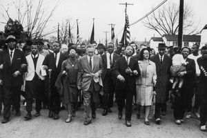 Martin Luther King Marches med civile for borgerlige rettigheder.