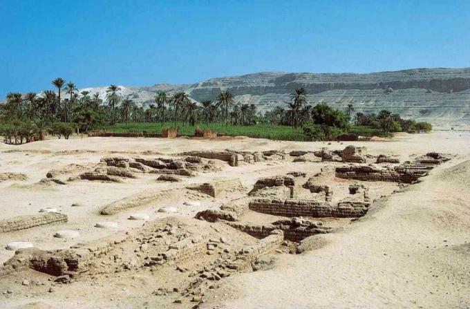 Ruiner af Farao Akhenatons hovedstad Tell el-Amarna (Akhetaten). Nye Kongerige, 18. dynasti