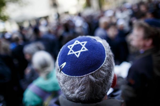 Berlin jødiske samfund samles for at protestere mod antisemitisme