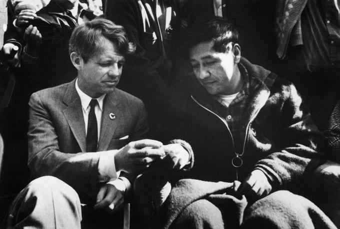 Cesar Chavez og Robert Kennedy Break Bread