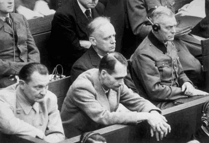 Fotografi af Rudolf Hess i Nürnberg-prøvelserne