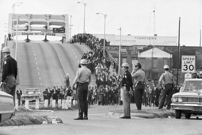 Andre demonstrationer fulgte volden, der fandt sted på den blodige søndag på Edmund Pettus-broen den 7. marts 1965.