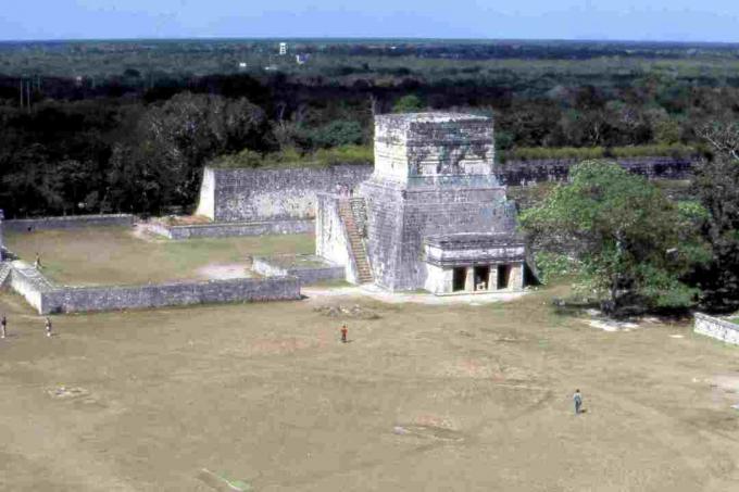 Great Ball Court og Temple of Jaguars