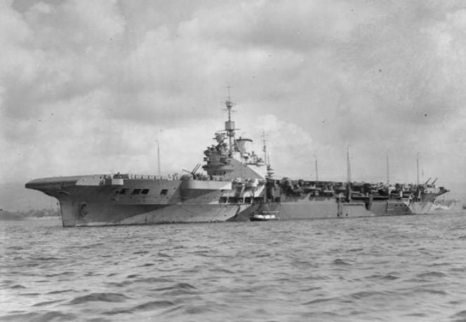 Foto af flyselskabet HMS Illustrious