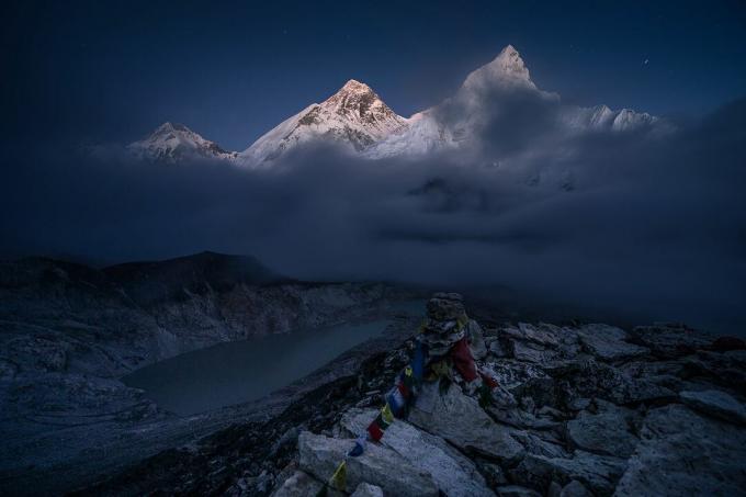 Everest bjergudsigt på toppen af ​​Kalapattar udsigtspunkt om natten, Everest region, Nepal