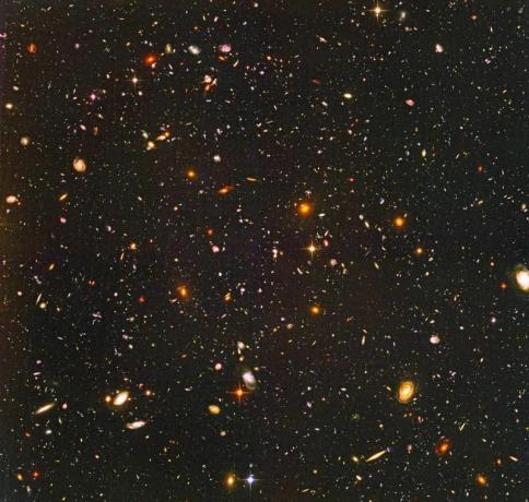 Mest fjerne Galaxy-kandidater i Hubble Ultra Deep-feltet