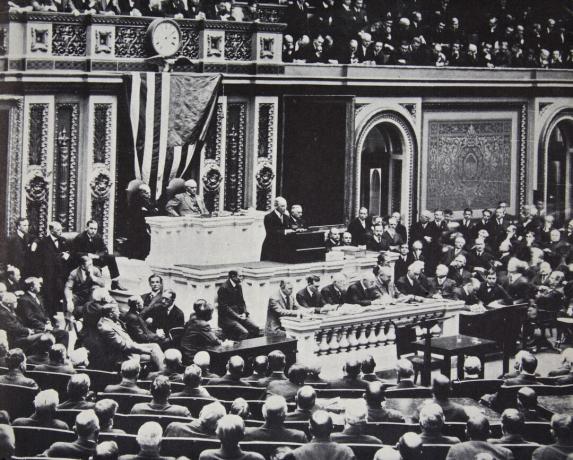 Præsident Wilson i Kongressen, der anbefaler USA ind i krigen mod Tyskland 1917
