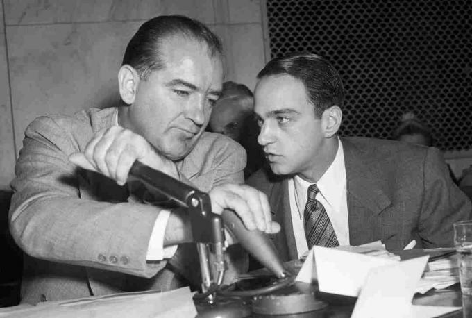 Fotografi af Joseph McCarthy og Roy Cohn