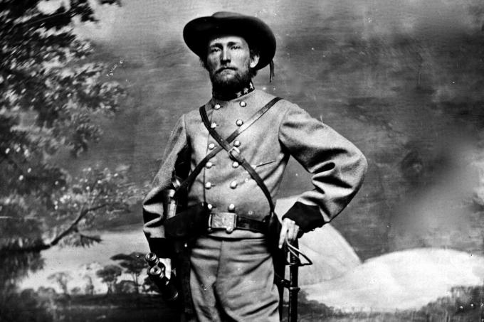 John Singleton Mosby, kaldet Gray Ghost, poserer i sin konfødererede kavaleribataljons kommandantuniform i 1864, der brugte Ratcliffes hjem som base