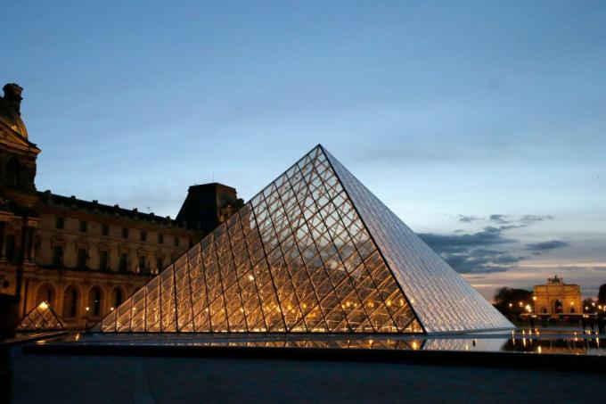 Louvre-pyramiden af ​​IM Pei