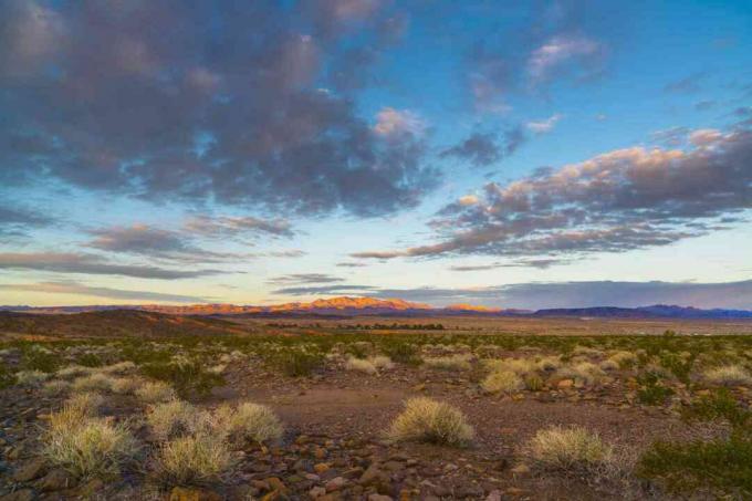 Kontinental tropisk luft dannes over ørkenlandskaber som i Nevada