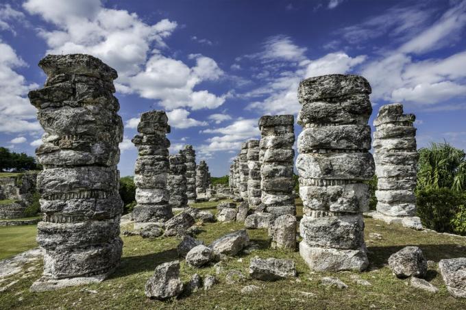 Søjler ved Maya-ruinerne i Ake, Yucatan, Mexico