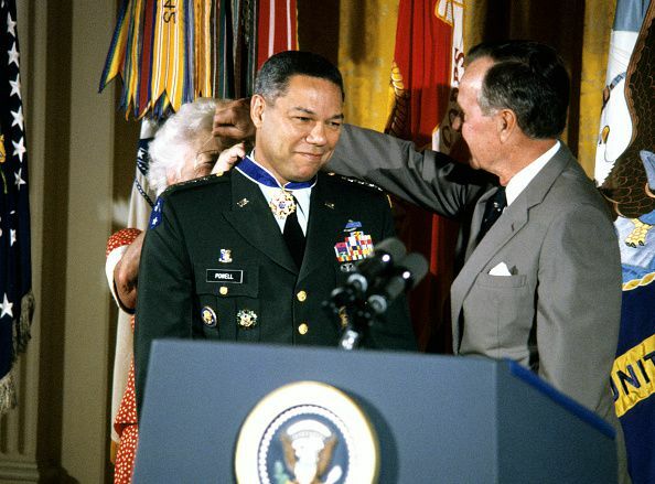 General Powell præsenteret med præsidentmedalje for frihed