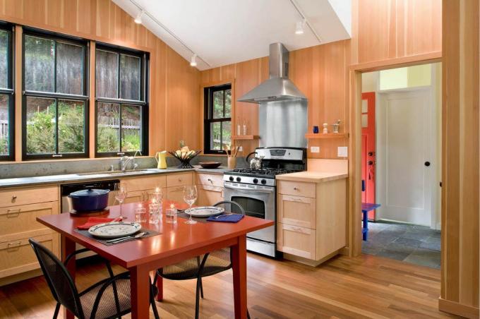 Kitchen of Mendocino County Wooden Cottage af Californiens arkitekt Cathy Schwabe