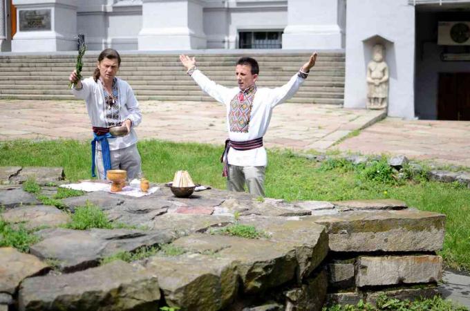 ukrainsk hedensk samfund laver rituel ceremoni dedikeret til Perun, Ukraine