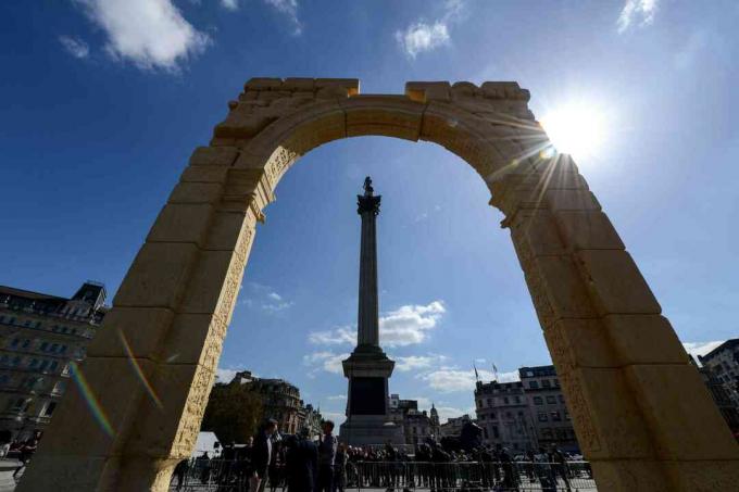 En kopi af Triumphal Arch ved Palmyra oprettet i 2016 i London i modstrid med ISIL