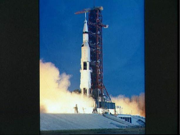 Et billede af det 363 fod høje Apollo 11 rumkøretøj blev lanceret den 16. juli 1969.