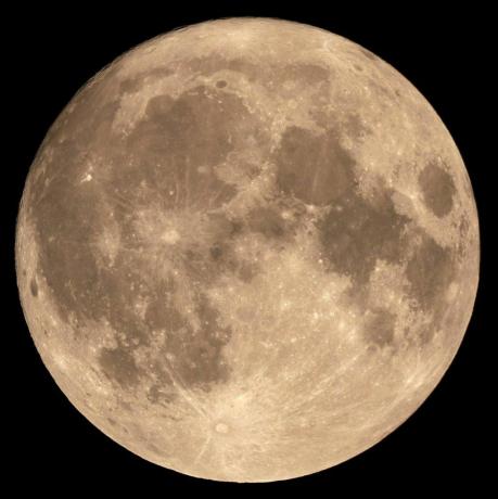 Se månen i et teleskop.