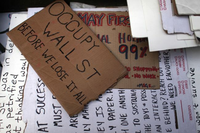 En bunke Occupy Wall Street protestskilte