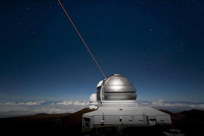 Gemini Observatory North med laserguidestjernesystem drift.