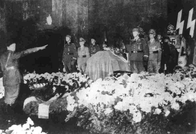 fotografi af Hiter i begravelse af Reinhard Heydrich
