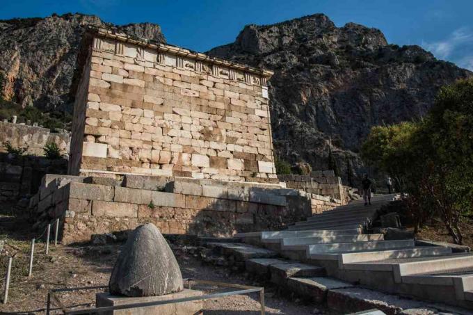 Omphalos (verdens navle) af Delphi, gamle sted i Delphi, Grækenland