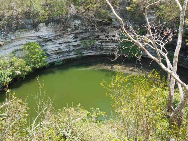 Stor cenote på Chichen Itza