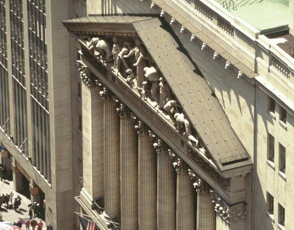 NYSE Broad Street-facade ovenfra, pediment, ovenlysvindue