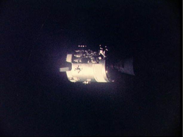 Billeder af Apollo 13 - Visning af beskadigede Apollo 13-servicemodul fra Lunar / Command-moduler