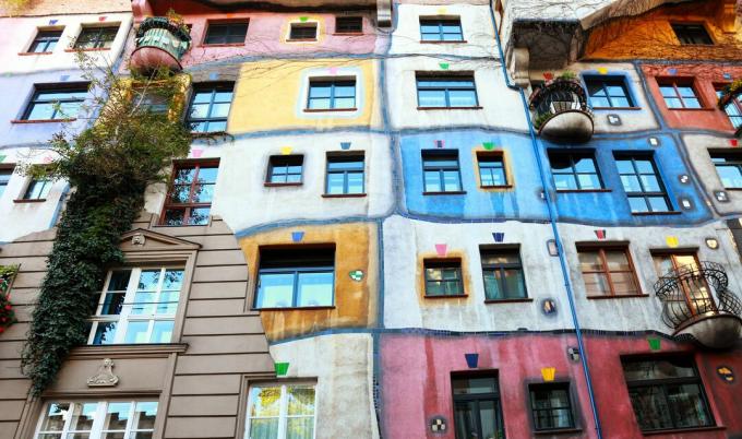 Hundertwasserhaus, Wien, den østrigske kunstner Friedensreich Hundertwasser og Joseph Krawina