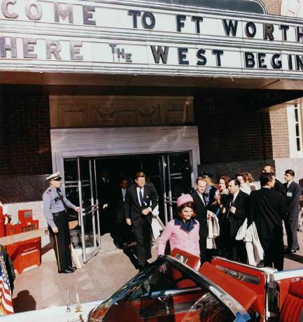 Præsident John F. Kennedy og First Lady Jacqueline Kennedy stammer fra et teater i Fort Worth, Texas