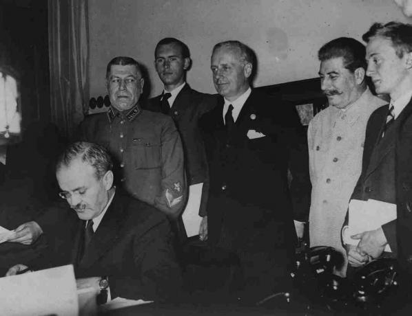 Den ikke-aggresionspagt, der blev underskrevet mellem Sovjetunionen og Nazi-Tyskland