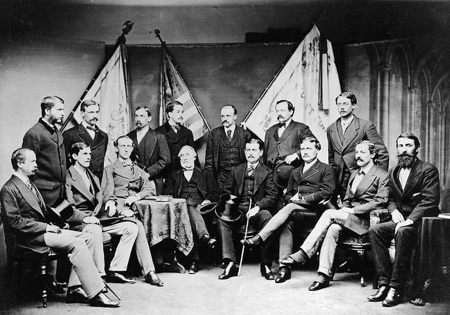 Gruppeportræt af officererne fra det 20. regiment af Massachusetts Volunteers, herunder den amerikanske højesteretsdommer Oliver Wendell Holmes Jr.